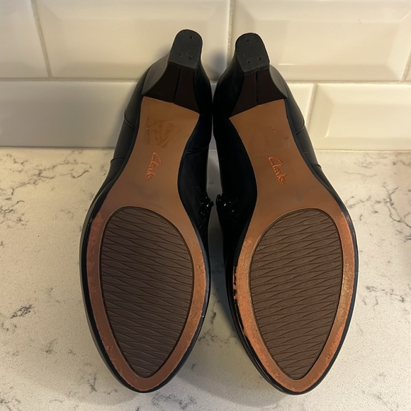 Clark’s Artisan short boots size 8.5 - Picture 4 of 7